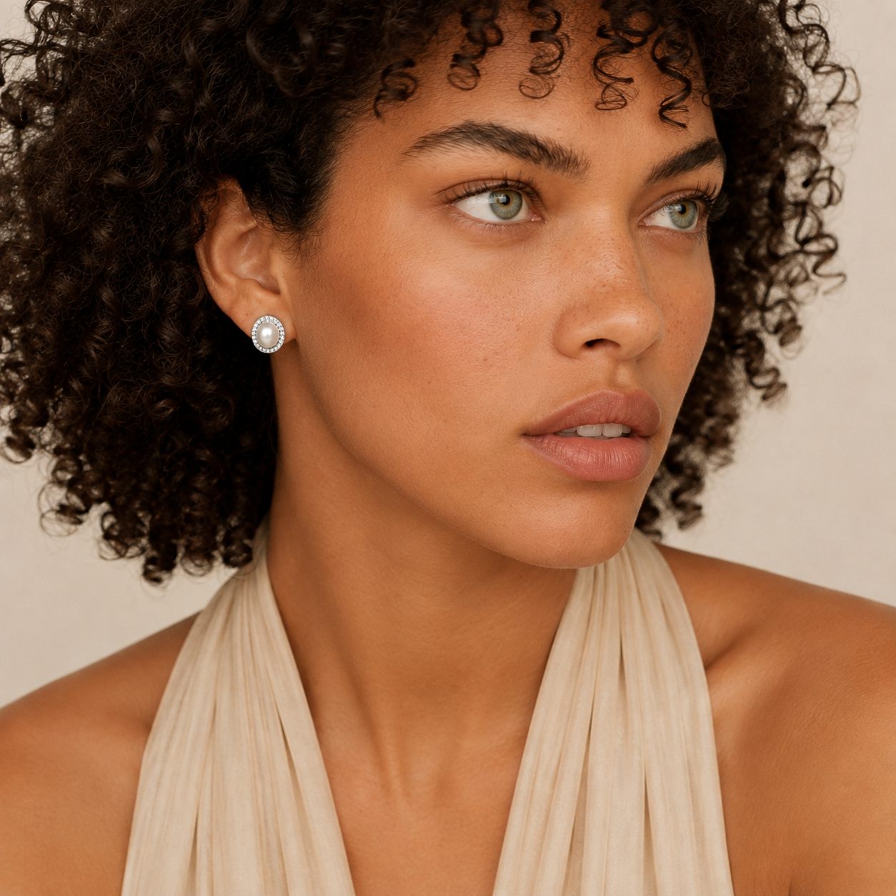 Lumière Pearl Stud Earrings