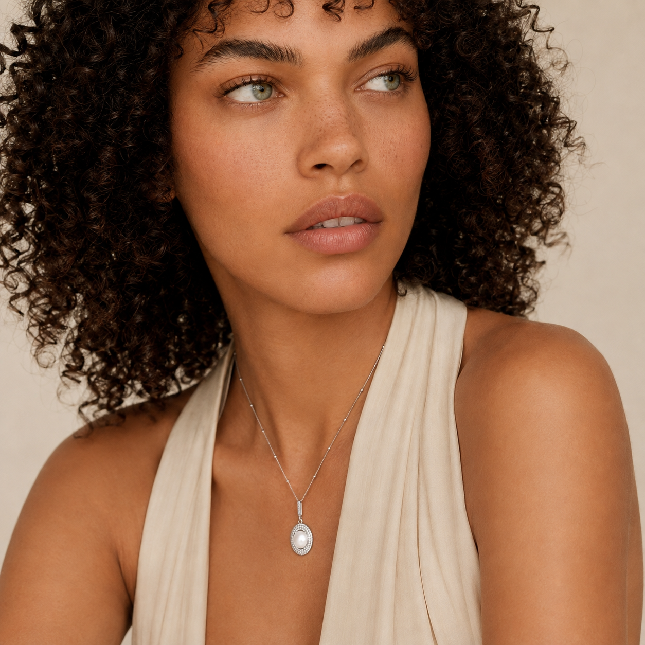 Lumière Pearl Pendant Necklace