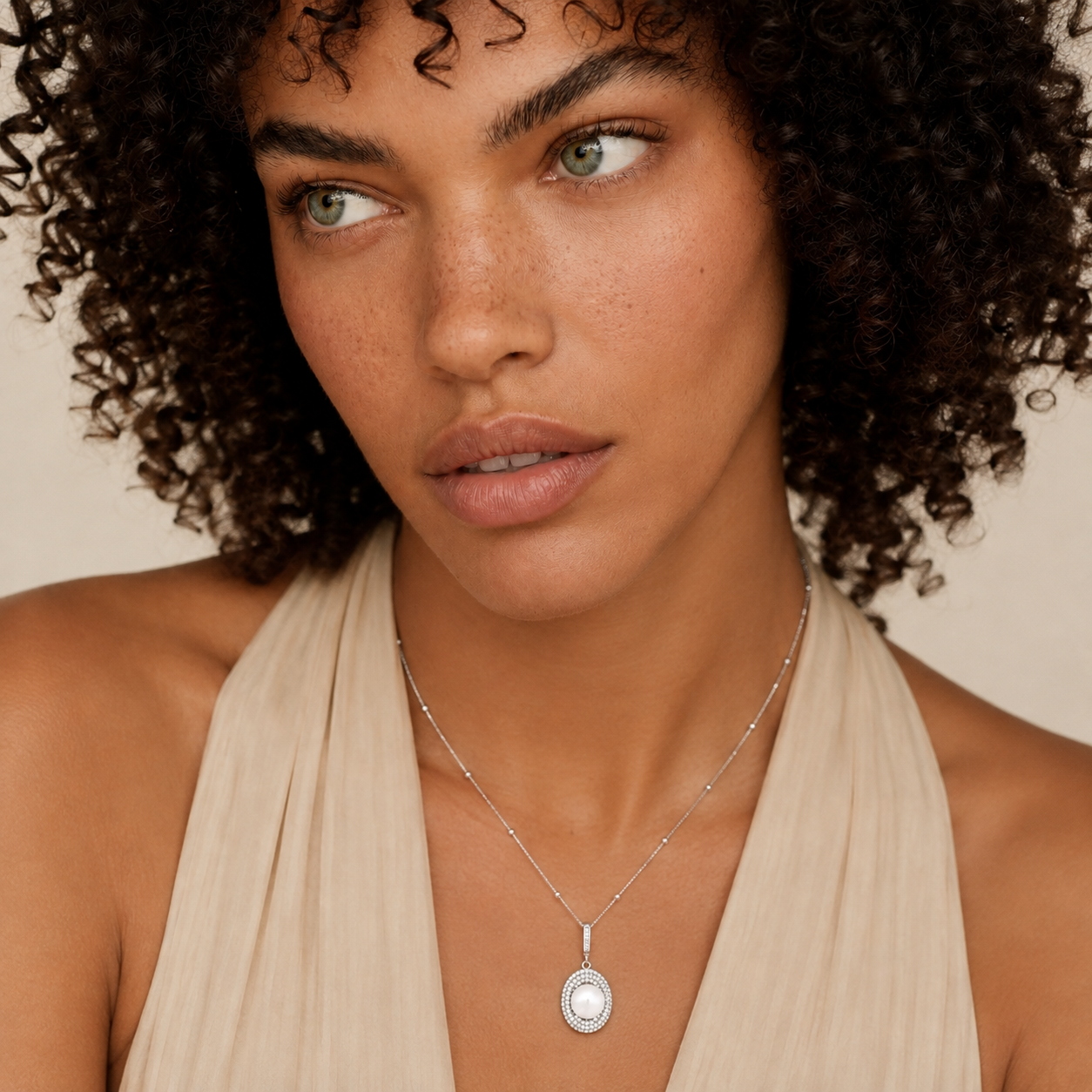 Lumière Pearl Pendant Necklace