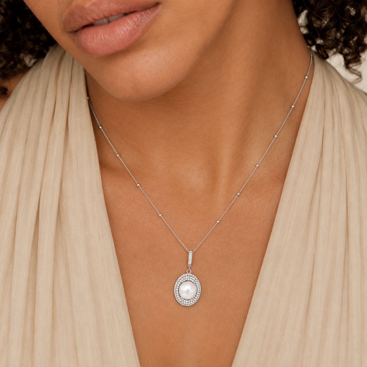 Lumière Pearl Pendant Necklace